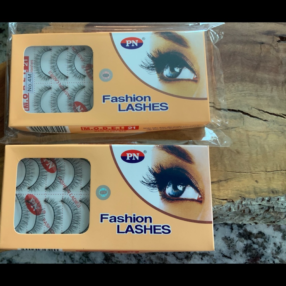 19 pairs Model 21 false Lashes 4M